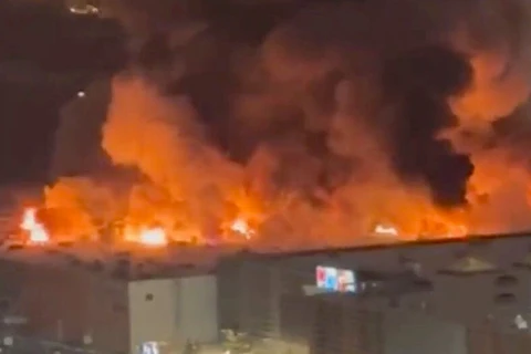 Nga: Hỏa hoạn ở trung tâm thương mại, diện tích đám cháy tới 18.000m2