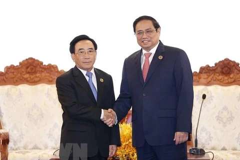 Thủ tướng Phạm Minh Chính gặp Thủ tướng Lào Phankham Viphavanh