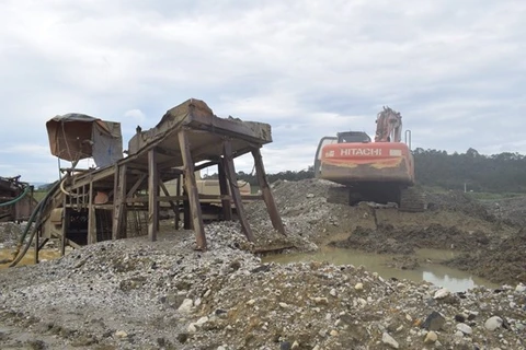 Lâm Đồng yêu cầu đóng cửa mỏ khai thác quặng vàng Trà Năng