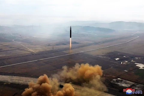 Triều Tiên thông tin về các vụ phóng thử tên lửa đa nòng siêu lớn