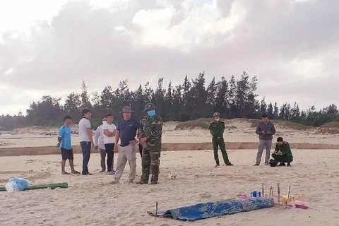 Quảng Ngãi phát hiện 2 thi thể trôi dạt vào bờ biển Khe Hai