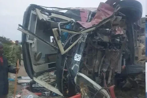 Tanzania: Xe buýt đâm trực diện xe tải chở ximăng, 12 người tử vong