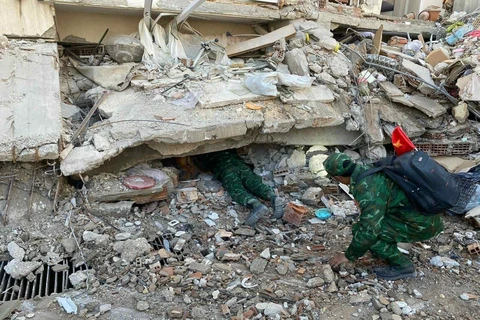 Hình ảnh lực lượng Quân đội VN tại Thổ Nhĩ Kỳ tìm ra 3 vị trí nạn nhân