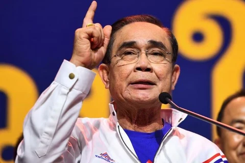 NIDA: Thủ tướng Thái Lan thu hẹp khoảng cách với con gái ông Thaksin