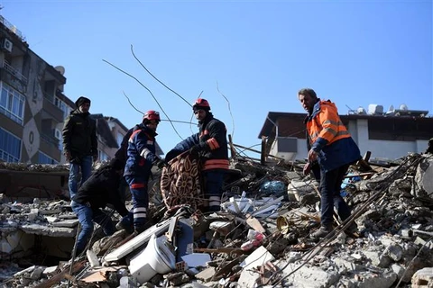Hai trận động đất mới tại Thổ Nhĩ Kỳ làm ít nhất 204 người thương vong