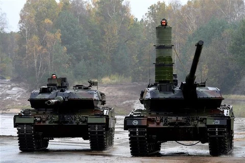 Thụy Sĩ xem xét bán xe tăng Leopard 2 đã qua sử dụng cho Séc, Đức