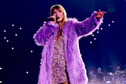 Khám phá các trang phục gây sốt Taylor Swift mặc trong tour “The Eras”