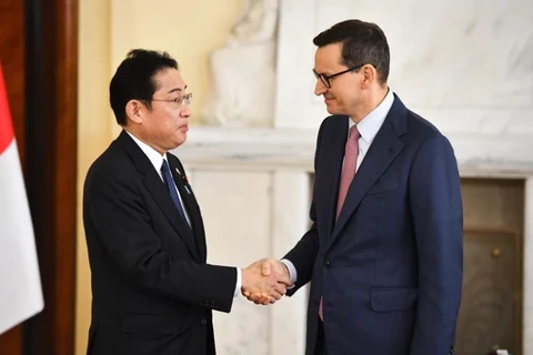 Thủ tướng Nhật Bản cam kết hỗ trợ phát triển chính thức cho Ba Lan