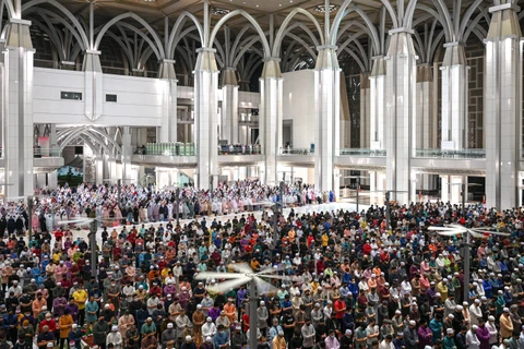 Tín đồ Hồi giáo Indonesia và Malaysia bước vào tháng lễ Ramadan