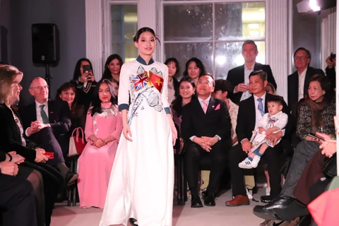 Bộ sưu tập thời trang của 2 nhà thiết kế Việt Nam ra mắt tại London