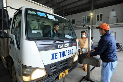 Đăng kiểm xe cơ giới ở Hà Nội hạ nhiệt nhưng thiếu nhân lực