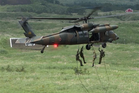 Nhật Bản tìm kiếm phi hành đoàn vụ trực thăng mất tích ngoài khơi 