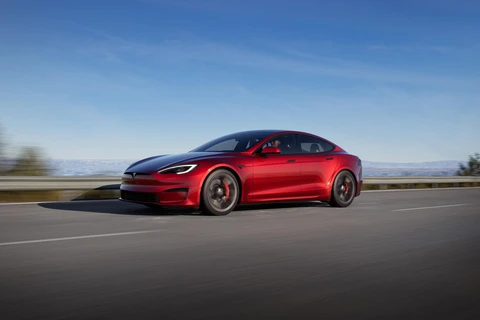 Tesla tiếp tục giảm giá tới 5.000 USD mỗi xe để giành "thượng đế"