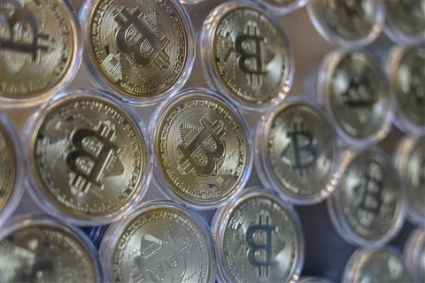 Đồng tiền kỹ thuật số bitcoin phá mốc quan trọng 30.000 USD