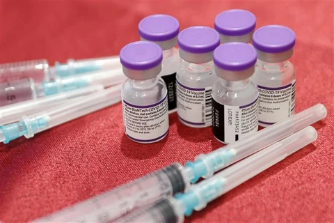 Các nhà sản xuất vaccine COVID-19 bị kiện gây tổn hại cho người dùng