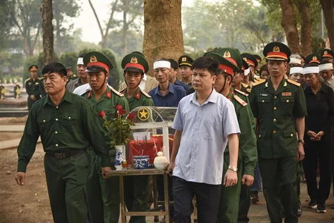 An táng hai hài cốt liệt sỹ hy sinh trong Chiến dịch Điện Biên Phủ