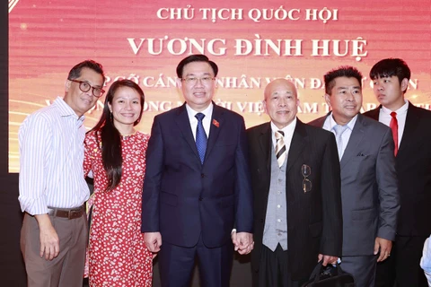 Chủ tịch Quốc hội gặp đại diện cộng đồng người Việt tại Argentina
