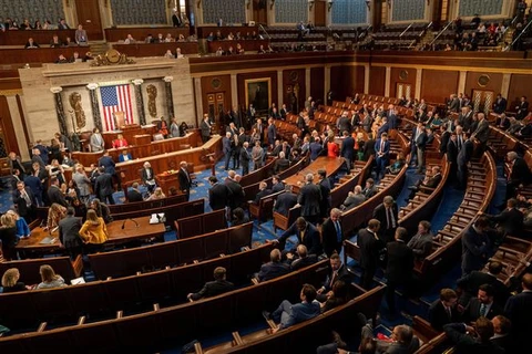 Hạ viện Mỹ thông qua đề xuất tăng giới hạn nợ quốc gia