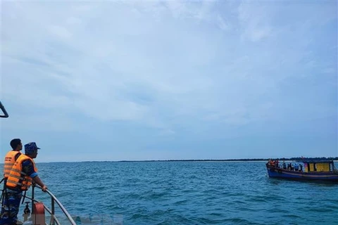 Hà Tĩnh: Thấy thi thể 2 ngư dân mất tích trên biển sau 4 ngày tìm kiếm