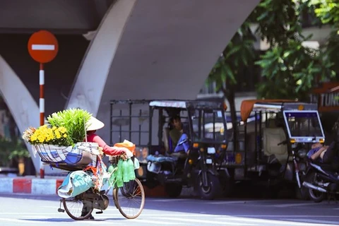 Nắng nóng dịu dần ở khu vực Bắc Bộ, chiều tối và đêm có mưa dông