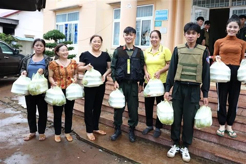 Vụ tấn công ở Đắk Lắk: Những phần cơm ấm áp nghĩa tình quân dân