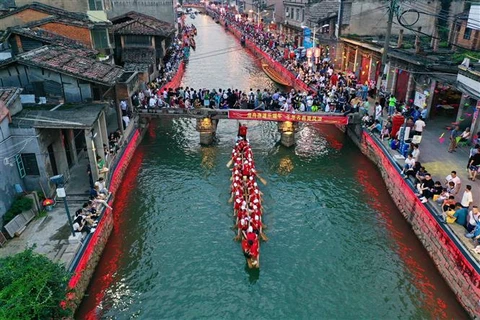Lễ hội thuyền rồng đậm nét truyền thống của người dân Trung Quốc