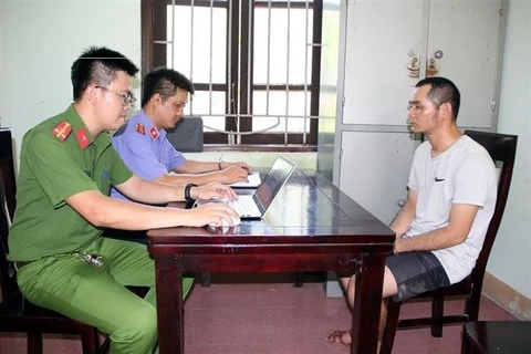 Bắt giữ đối tượng vận chuyển 5kg ma túy đá từ biên giới về Việt Nam