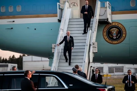 Tổng thống Mỹ đến Phần Lan sau khi kết thúc Hội nghị Thượng đỉnh NATO