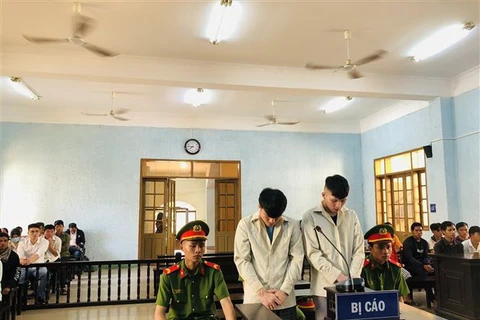 Hai đối tượng lĩnh án tù vì mua bán người qua Campuchia làm việc 