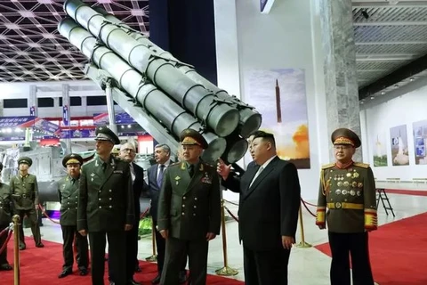 Lãnh đạo Triều Tiên, Nga, Trung Quốc dự cuộc diễu hành quân sự