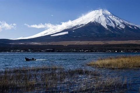 Nhật Bản có thể phải dùng biện pháp kiểm soát đám đông leo núi Phú Sĩ