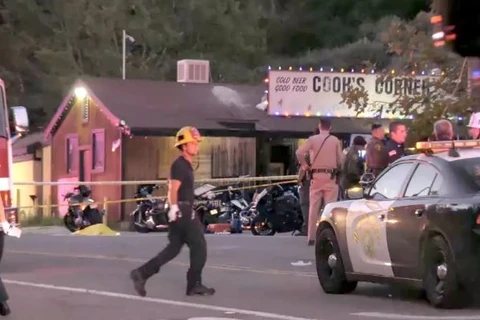 Mỹ: Hung thủ nổ súng trong quán bar do cãi nhau với vợ, 5 người chết