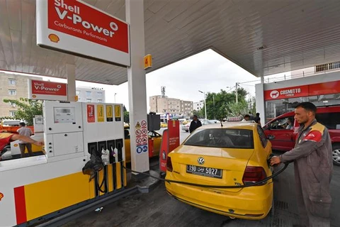 Giá dầu bật tăng hơn 1% do đồng USD giảm và ảnh hưởng của bão Idalia