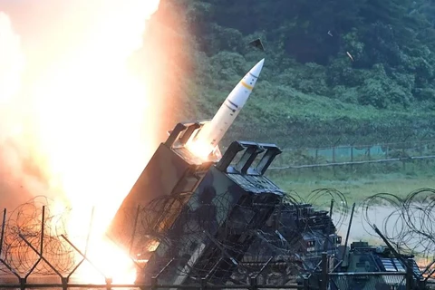 ABC News: Mỹ có thể cung cấp tên lửa tầm xa ATACMS cho Ukraine