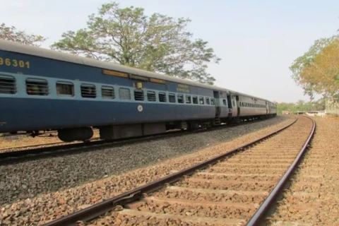 Ấn Độ: Tàu chở khách bị trật khỏi đường ray, 4 người thiệt mạng