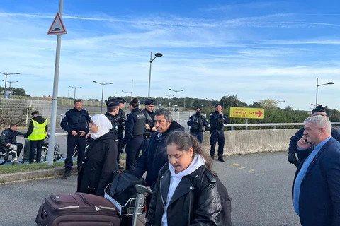 Pháp: Sáu sân bay tiến hành sơ tán khẩn cấp do cảnh báo an ninh 