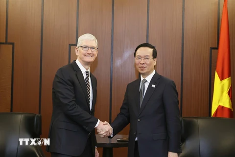 Chủ tịch nước Võ Văn Thưởng tiếp Giám đốc điều hành của Tập đoàn Apple Tim Cook. (Ảnh: Thống Nhất/TTXVN)