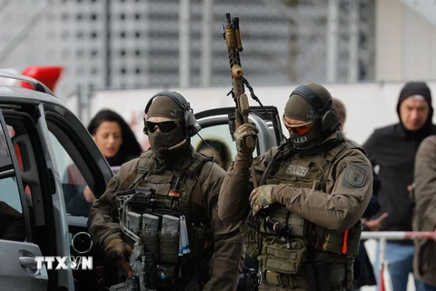 Cảnh sát Đức triển khai tăng cường an ninh tại thủ đô Berlin. (Ảnh: AFP/ TTXVN)