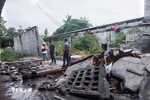 Cảnh đổ nát sau một động đất ở Philippines. (Ảnh: THX/TTXVN)