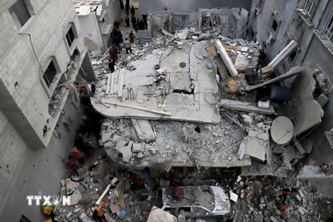 Cảnh đổ nát sau các cuộc không kích của Israel xuống Khan Younis, Dải Gaza. (Ảnh: THX/TTXVN)