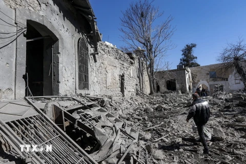 Hiện trường đổ nát sau một vụ không kích tại Syria. (Ảnh minh họa.. AFP/TTXVN)