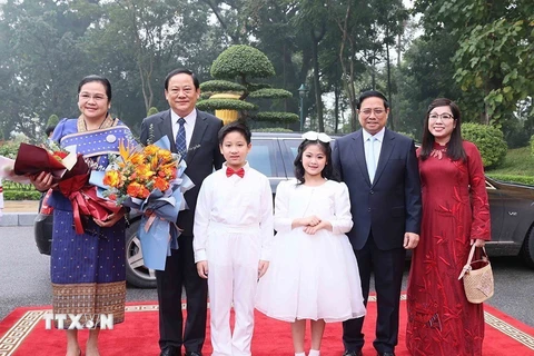 Lễ đón Thủ tướng Lào Sonexay Siphandone thăm chính thức Việt Nam