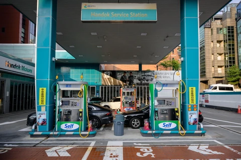 Một trạm xăng ở Seoul, Hàn Quốc. (Ảnh: AFP/TTXVN)