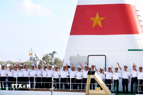 Màu cờ Tổ quốc ở Trường Sa - niềm tự hào của mỗi người con Việt Nam