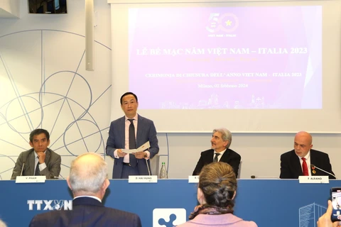 Đại sứ VN tại Italy Dương Hải Hưng phát biểu tại lễ bế mạc “Năm Việt Nam tại Italy” 2023. (Ảnh: Thanh Hải/TTXVN)