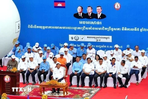 Hoạt động vận động tranh cử tại trụ sở Đảng bộ CPP Thủ đô Phnom Penh trong ngày đầu của chiến dịch vận động tranh cử Thượng viện Campuchia khóa V (10/02). (Ảnh: TTXVN phát)