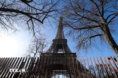 Tháp Eiffel phải đóng cửa do đình công. (Ảnh: AFP/TTXVN)