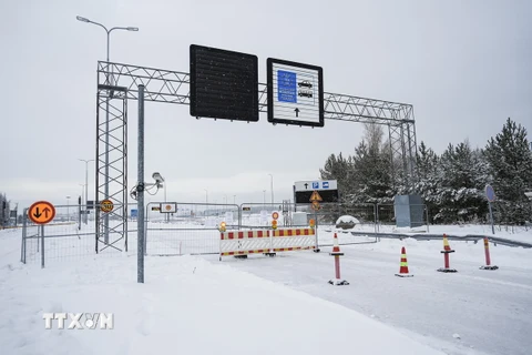 Cửa khẩu Vaalimaa ở biên giới Phần Lan-Nga bị đóng cửa ngày 7/12/2023. (Ảnh: AFP/TTXVN)