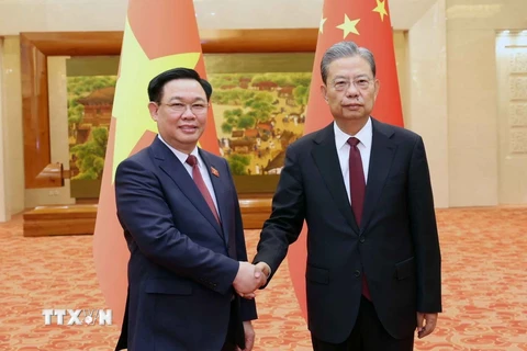 Chủ tịch Quốc hội Vương Đình Huệ và Ủy viên trưởng Ủy ban Thường vụ Nhân đại toàn quốc Trung Quốc Triệu Lạc Tế. (Ảnh: Nhan Sáng/TTXVN)
