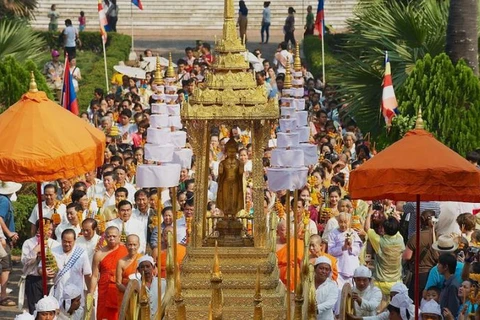 Lễ rước tượng Phật dịp Tết cổ truyền Bun Pi May của Lào.